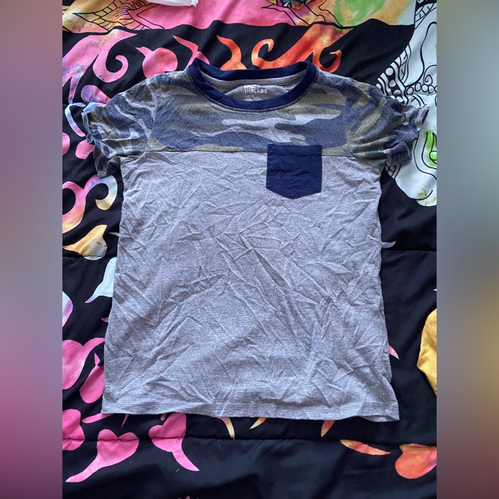 Kids size 7 tee blue and grey army print